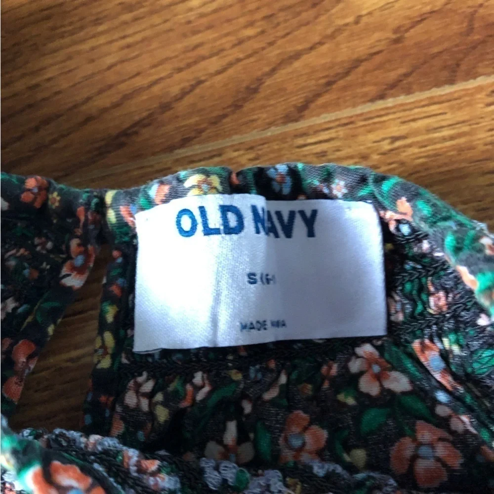 Old Navy floral blouse in size S (6-7)